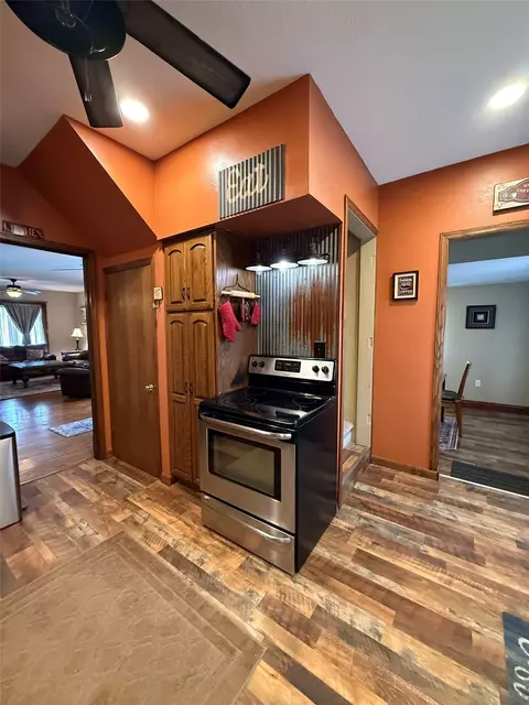 Kitchen - 614 E 4th St, Vinton, IA 52349 photo 6 of 8