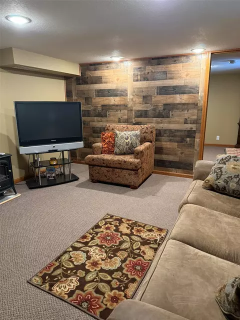 Living - 614 E 4th St, Vinton, IA 52349 photo 7 of 8