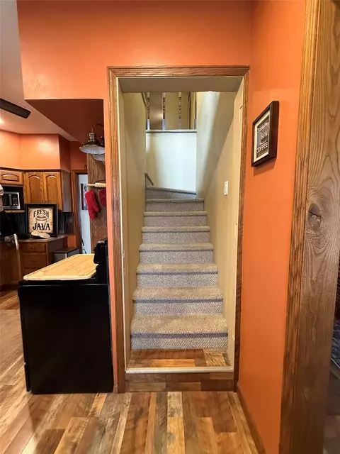 Entry Way - 614 E 4th St, Vinton, IA 52349 photo 1 of 5