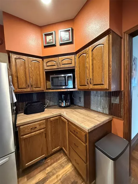 Kitchen - 614 E 4th St, Vinton, IA 52349 photo 5 of 8