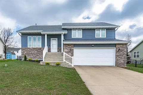 2335 Jomar Ct SW, Cedar Rapids, IA 52404