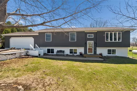 2425 Kenway Blvd SW, Cedar Rapids, IA 52404