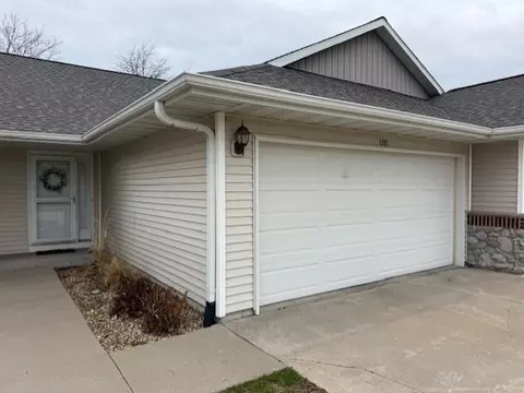 1335 Crescent Vw NE, Cedar Rapids, IA 52402
