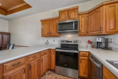 Kitchen - 3315 Riverpointe Cir NE, Cedar Rapids, IA 52411 photo 2 of 3