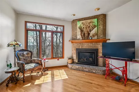 Living - 3315 Riverpointe Cir NE, Cedar Rapids, IA 52411 photo 2 of 4
