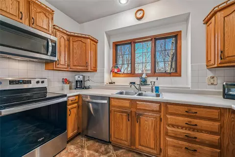 Kitchen - 3315 Riverpointe Cir NE, Cedar Rapids, IA 52411 photo 1 of 3