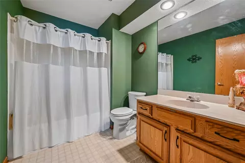 Bath - 3315 Riverpointe Cir NE, Cedar Rapids, IA 52411 photo 1 of 4