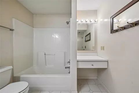 Bath - 3315 Riverpointe Cir NE, Cedar Rapids, IA 52411 photo 4 of 4