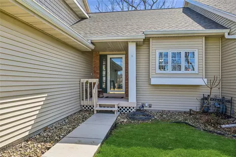 Exterior - 3315 Riverpointe Cir NE, Cedar Rapids, IA 52411 photo 3 of 6