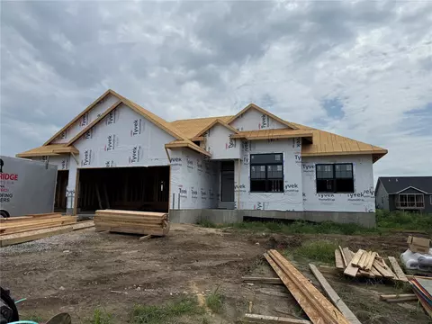 60 S Seven Oaks Rd, North Liberty, IA 52317