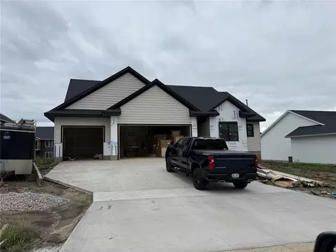 80 S Seven Oaks Rd, North Liberty, IA 52317