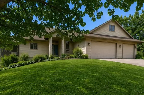 2792 Holly Ct NW, Swisher, IA 52338
