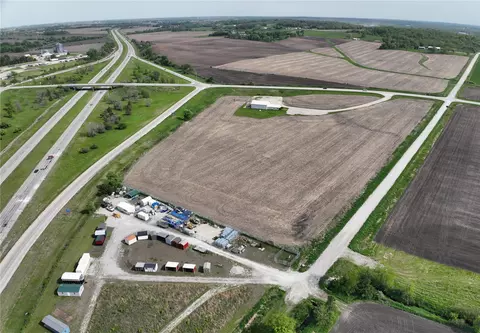 4299 Lewis Access Rd, Center Point, IA 52213