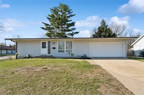 2533 Brookland Dr NE, Cedar Rapids, IA 52402