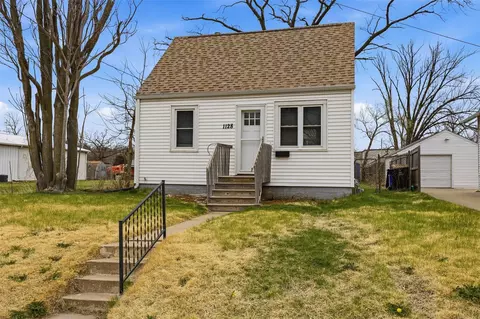 1128 I Ave NE, Cedar Rapids, IA 52402