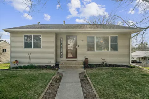 504 N Pratt St, Anamosa, IA 52205