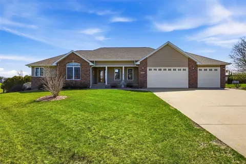6060 Wayside Cir, Cedar Rapids, IA 52411