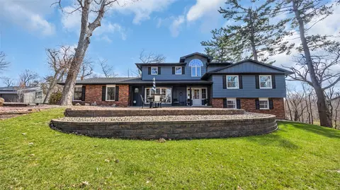 2055 Cottage Glen Dr SE, Cedar Rapids, IA 52403