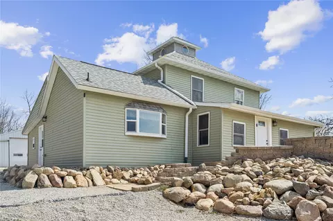 5590 22nd Ave, Vinton, IA 52349