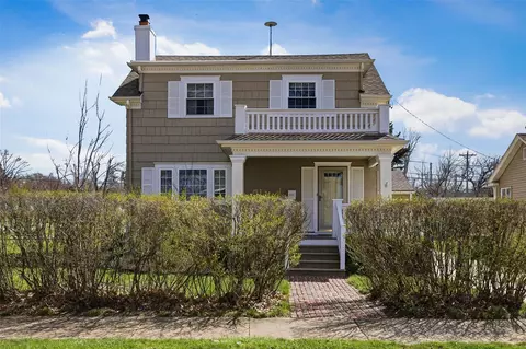330 Crescent St SE, Cedar Rapids, IA 52403