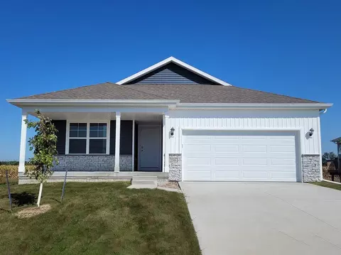 2759 Cecelia Dr, Hiawatha, IA 52233
