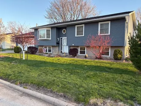 2068 Brookland Dr NE, Cedar Rapids, IA 52402