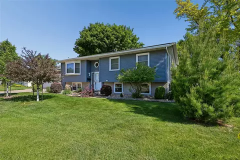 2068 Brookland Dr NE, Cedar Rapids, IA 52402