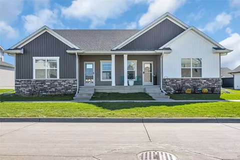 2459 Rookwood Ln, Marion, IA 52302