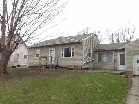 831 Western Ave, Marengo, IA 52301