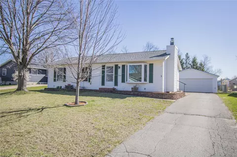 2401 Larick Dr, Marion, IA 52302