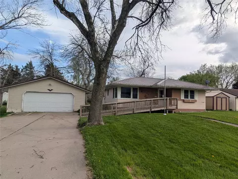 217 2nd St SW, Swisher, IA 52338