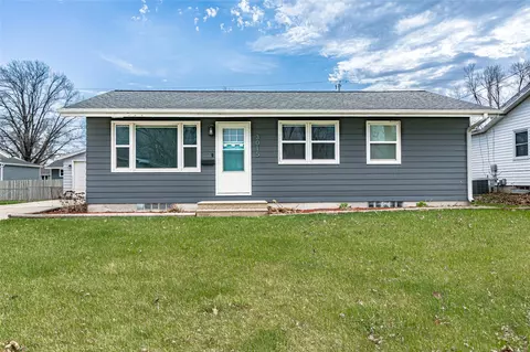 3015 4th Ave, Marion, IA 52302