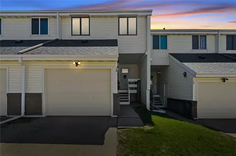 51 29th Ave Dr SW #18, Cedar Rapids, IA 52404