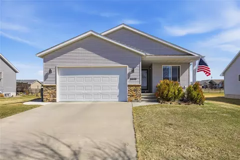 8608 Flatbush Ct NE, Cedar Rapids, IA 52402