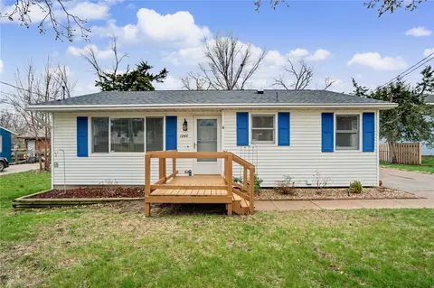 1295 33rd St NE, Cedar Rapids, IA 52402