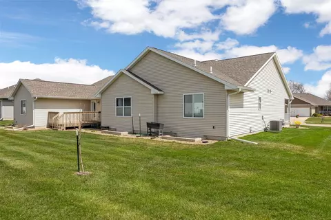 Exterior - 7413 Summerset Ave NE, Cedar Rapids, IA 52402 photo 4 of 4