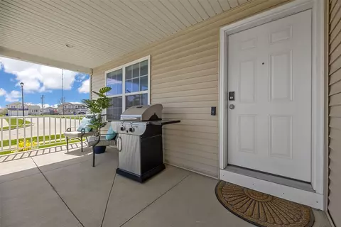 Exterior - 7413 Summerset Ave NE, Cedar Rapids, IA 52402 photo 2 of 4