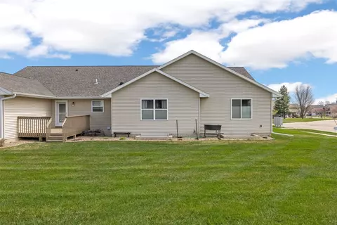 Exterior - 7413 Summerset Ave NE, Cedar Rapids, IA 52402 photo 3 of 4