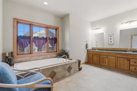 Bath - 2502 River Run Ct, Cedar Rapids, IA 52411 photo 1 of 4