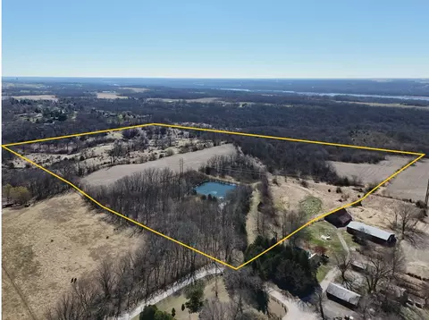 Ziegler Ave, Blue Grass, IA 52726