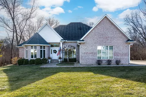 4675 Leprechaun Ln, Cedar Rapids, IA 52411