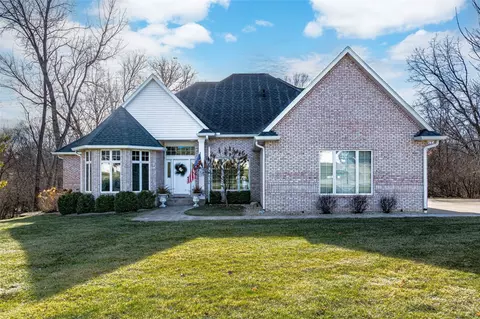 4675 Leprechaun Ln, Cedar Rapids, IA 52411