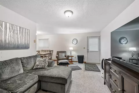 88 Main Ave, Atkins, IA 52206