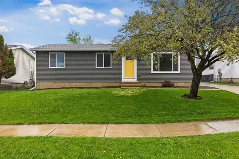 56 Deerwood Ct SW, Cedar Rapids, IA 52404