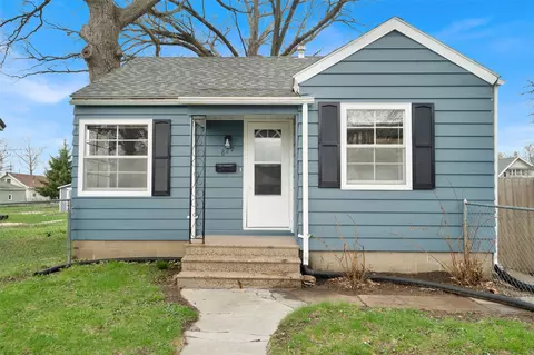 829 14th St NE, Cedar Rapids, IA 52402