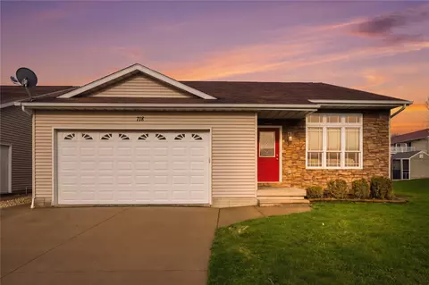 718 Dakota St, Anamosa, IA 52205