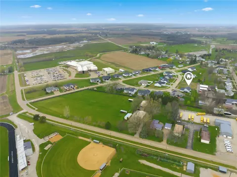708 Pointer Cir, Center Point, IA 52213 photo 7
