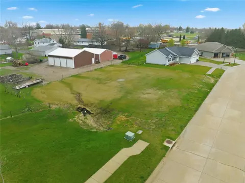 708 Pointer Cir, Center Point, IA 52213 photo 3