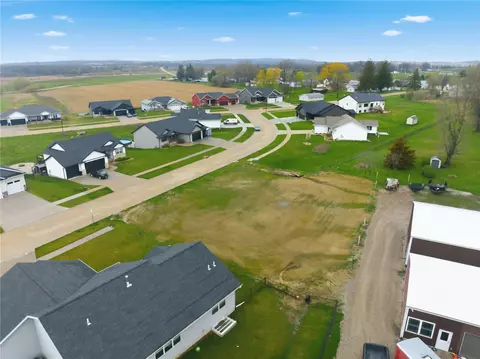 708 Pointer Cir, Center Point, IA 52213 photo 6