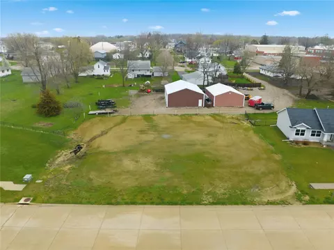 708 Pointer Cir, Center Point, IA 52213 photo 4